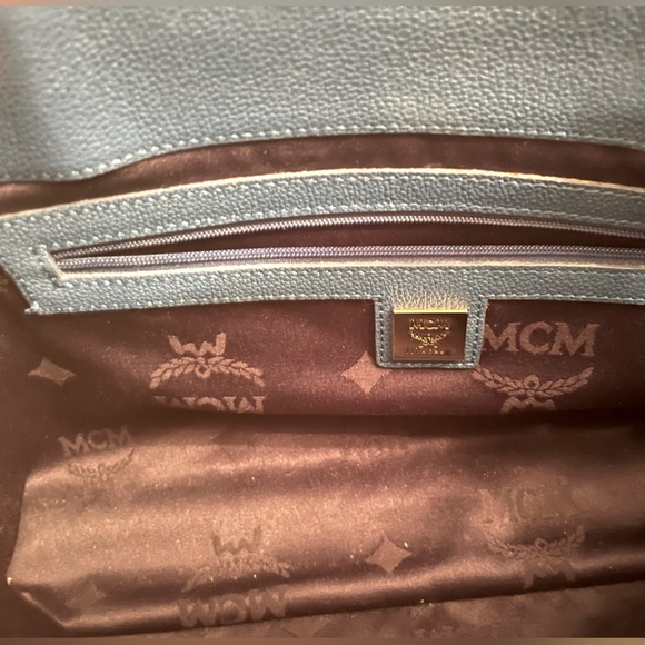 MCM Munchen N2003 No scratches on silver hardware.First photo accurate color - Picture 7 of 13